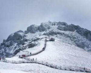 石卡雪山景區