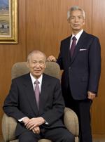 山口信夫, 董事長; 蛭田史郎, 總經理 (右).