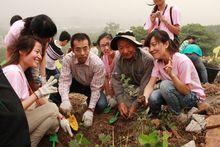 社長山田英生和植生專家宮脅昭參加植樹活動