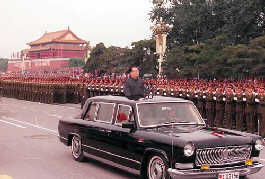 （圖）江澤民在建國50周年閱兵式上