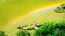 萬州大瀑布青龍潭，雲霧溫卷，彩虹生輝