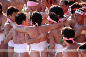 （圖）日本國府宮裸祭