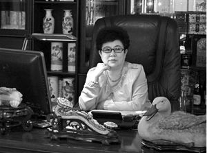 程紅，遼寧西豐縣富商，曾開辦遼北第一家私人博物館，現因集資詐欺被刑拘。