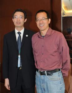 孫通與新東方董事長俞敏洪。