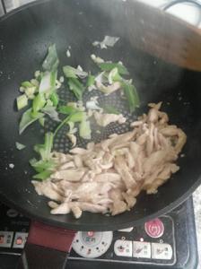 雞胸肉炒辣椒