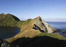 火山的四周被大海包圍