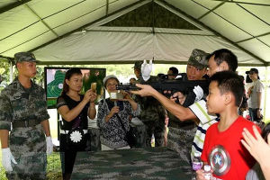 《中國人民解放軍軍營開放辦法》