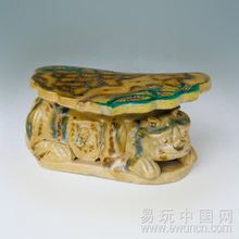 長沙窯青釉褐綠彩繪獸座枕