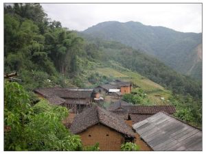 弓背山村