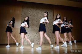 white[GFriend演唱的歌曲]