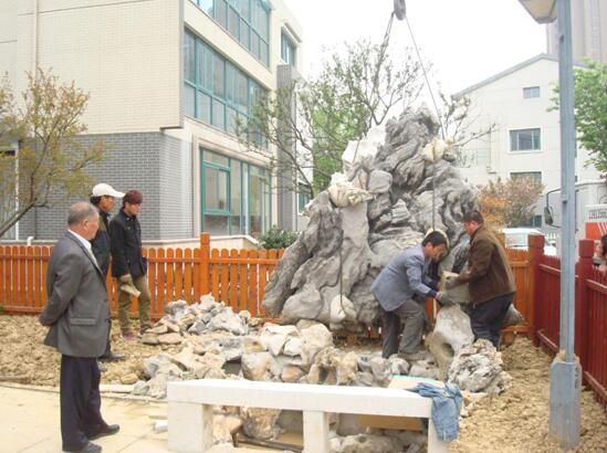 風水大師趙敬峰老師為客戶別墅園林裝修指導