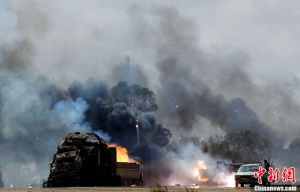 3月20日，班加西附近，忠於卡扎菲的武裝力量裝備遭遇聯軍襲擊。