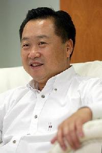 牛鋼[大連商場股份有限公司董事長、總經理]