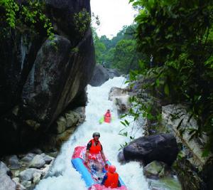 河源九連山新河漂流景區