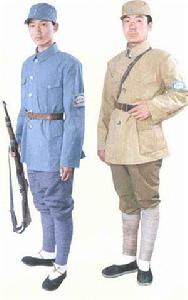 左:新四軍軍服 右:八路軍軍服