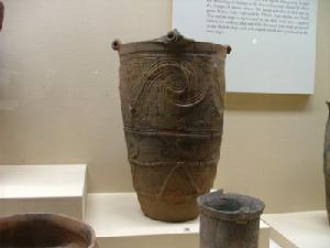 中期的陶器-深缽形陶器（東京都秋留野市牛沼出土）
