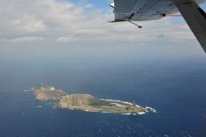 台北時間12月13日10時許，中國海監B-3837飛機抵達釣魚島領空，與正在釣魚島領海內巡航的中國海監50、46、66、137船編隊會合，對釣魚島開展海空立體巡航。