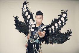 穿銀裝的姑娘 穿銀裝的姑娘