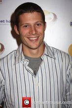 男主角Zach Gilford