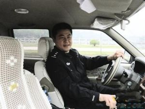 湘潭“最牛交警”李建華