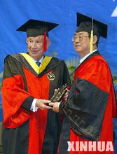 浙江大學授予薩馬蘭奇名譽博士學位