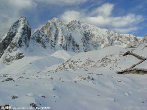 雪山主峰