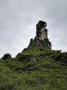 甘汝遷墓旁的雄偉獅子山