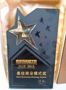 索銘悟老師獲得唐駿資本商學院的最佳商業模式獎