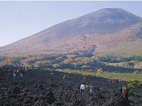 岩手山燒走熔岩流