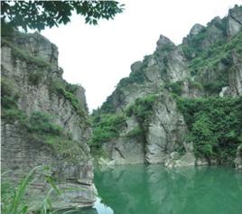 水爬岩村