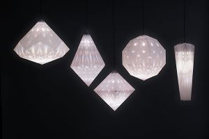 Paper chandeliers for Swarovski 施華洛世奇紙吊燈，這項裝飾性的作品包含一個水晶和一個低能耗的LED燈泡組成，燈罩則完全是紙做的，簡單，無框架但又有非常多面的形象。