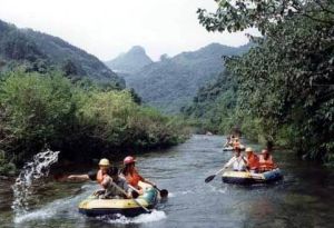 古龍山峽谷漂流風景區