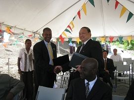 張萬海大使和楊青副總經理，與格代總理伯克和沃克部長