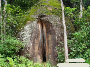 福建漳州的女陰石