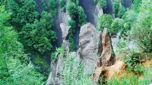 長白山[吉林省東北—西南走向山脈]