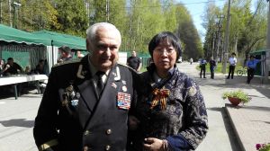 2015年5月9日與獲得習近平主席頒發和平獎章的俄羅斯老戰士瓦列里·佩列霍德尼科夫