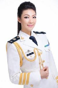 梁辰[海軍政治部文工團青年女中音歌唱家]