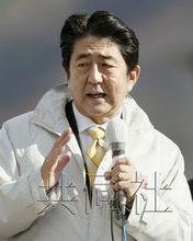 安倍在山梨縣甲州市的街頭演說