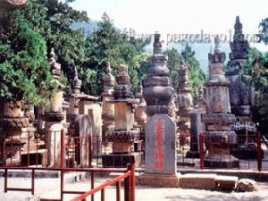 山東靈岩寺塔林