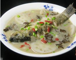 黑木耳蓮藕鯽魚湯