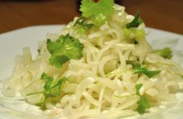 半乾白蘿蔔絲配香菜 半乾白蘿蔔絲配香菜