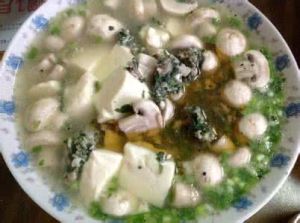蘑菇肉片豆腐湯