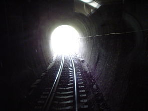 《隧道》