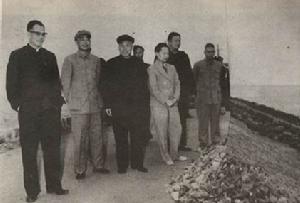 1966年陳明仁陪李宗仁參觀觀東海島堵海大堤