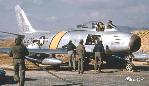 ▲第51戰鬥截擊大隊的F-86戰鬥機正在準備升空