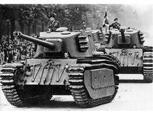 閱兵式上的ARL-44重型坦克