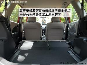 寬大的後車廂3