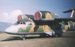 安-72雙發短距起落運輸機