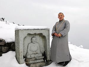 性賢法師在智者大師降魔塔的原址前留影