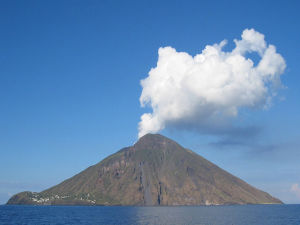 斯特朗博利火山